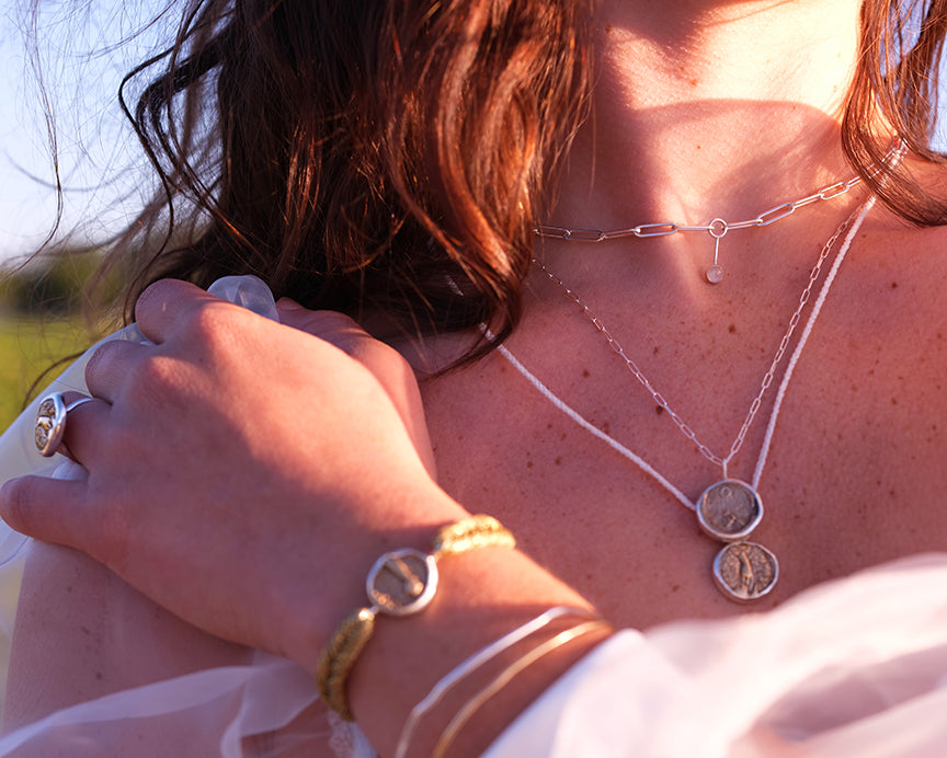 Medallion Elementos Necklace - Air