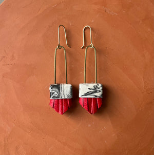 Regalo Shortie Earring - Black Swirl and Red